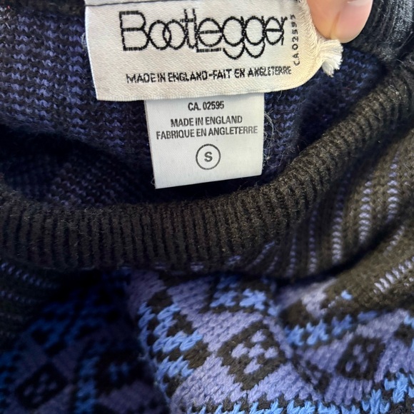 Vintage Black and Blue Sweater with Straight Leg Jeans - Picture 5 of 6